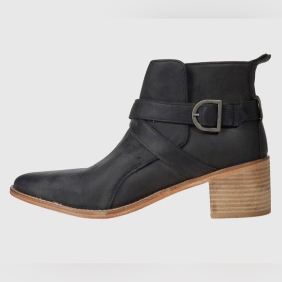 Free People Leather Back Loop Ankle Boot, worn once. - Picture 5 of 7